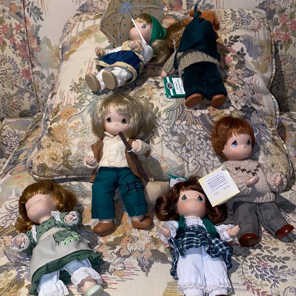 Lot of 6 dolls
